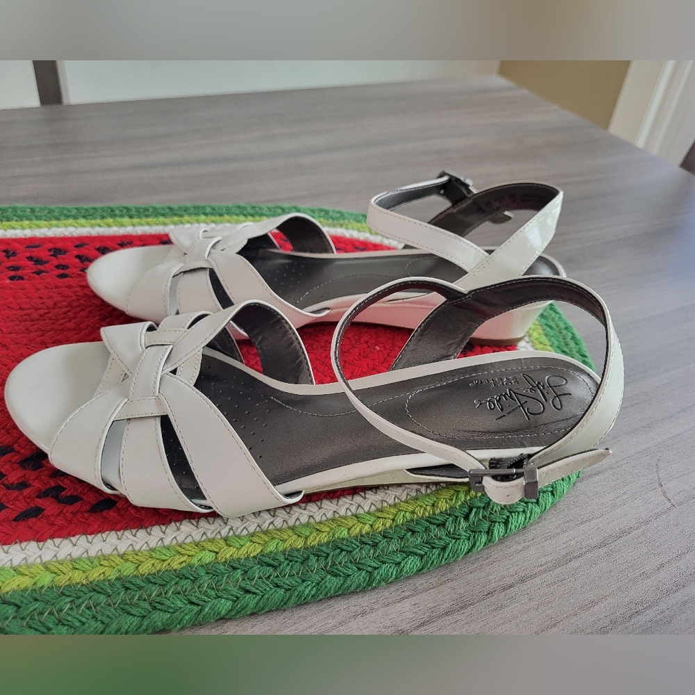 LifeStride Women's Yvette Wedge Sandal - 11W - Picture 2 of 7